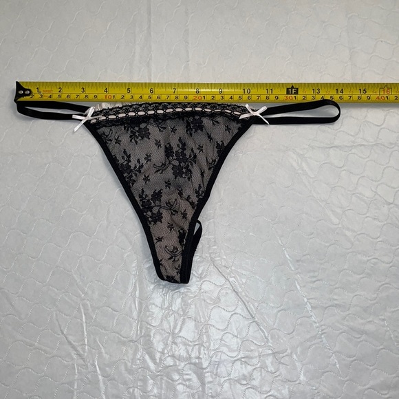 Victoria’s Secret light pink and black nylon lace v-string - Picture 5 of 12